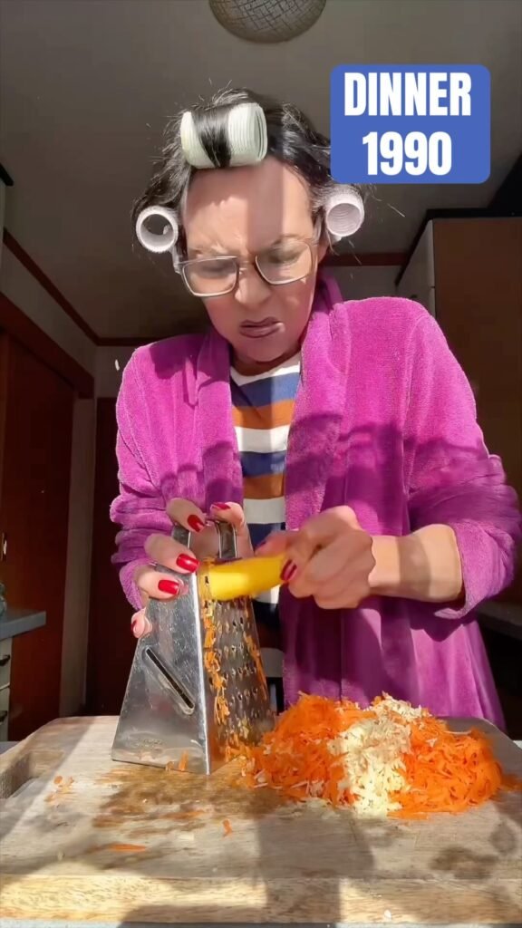 Birgit beim Abendessen damals und heute
